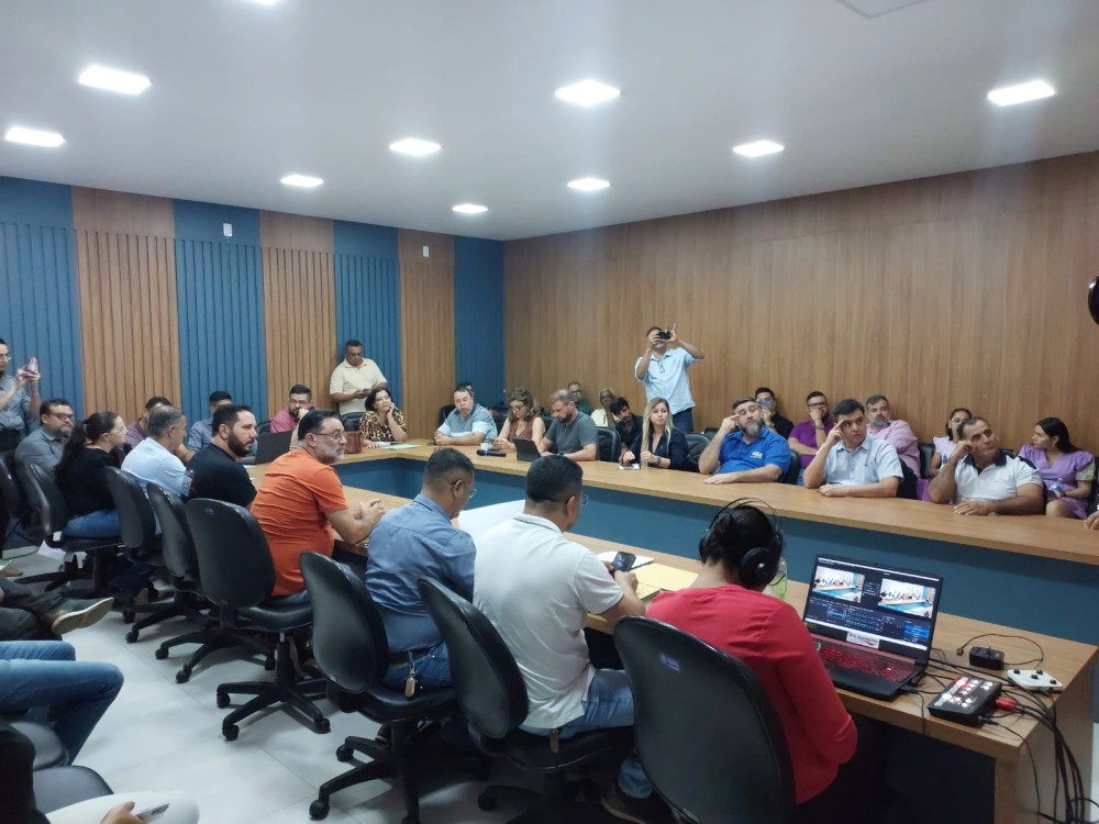 Câmara de vereadores recebe representantes da sociedade civil organizada com posicionamento contrário ao aumento do IPTU em Rondonópolis