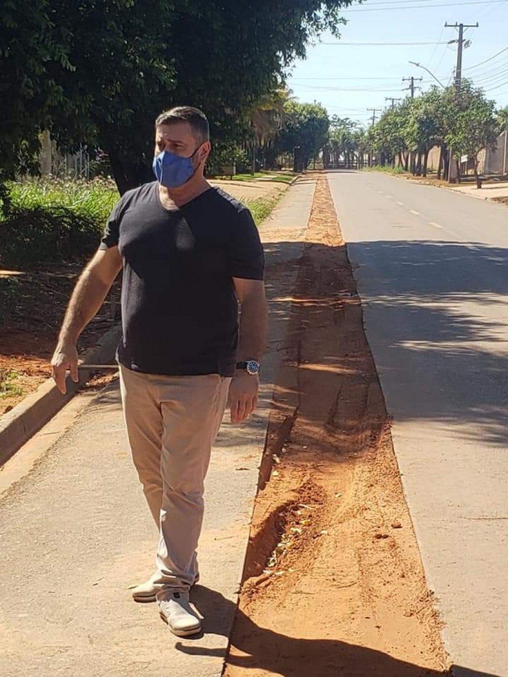 O Vereador Paulo Schuh esteve no Parque Universitário, no último sábado com moradores Fiscalizando obras do SANEAR