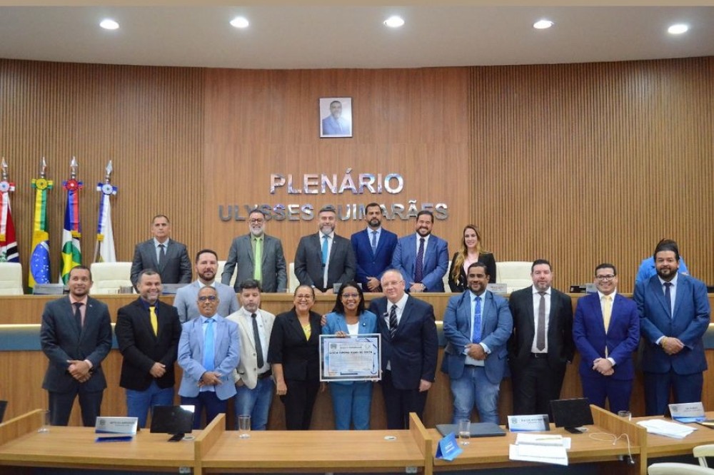 Câmara Municipal homenageia deputada federal Gisela Simona com moção