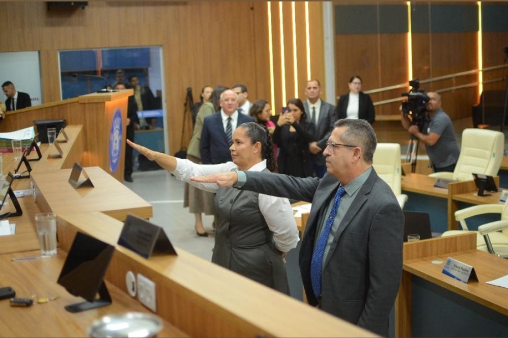 Câmara empossa dois suplentes e alcança maior representatividade feminina da história